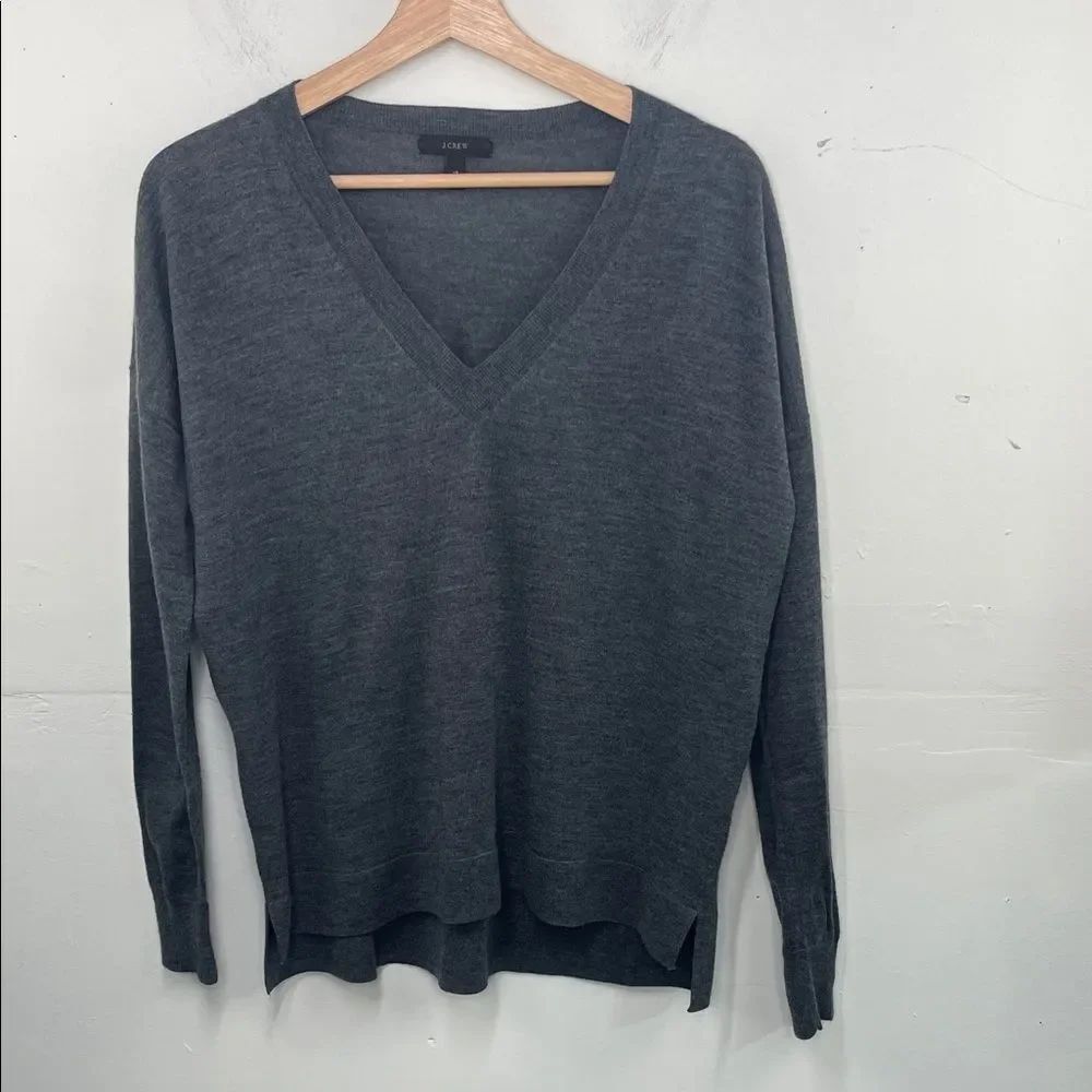 J. Crew Merino Wool Gray Tight Knit Long Sleeve Hi Lo V-Neck Sweater size XS Men